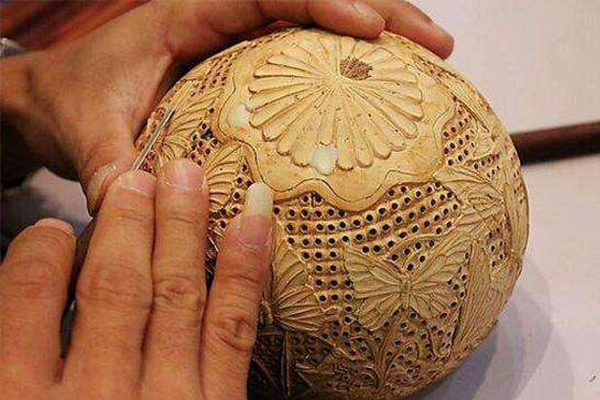 海南特产制品：椰雕